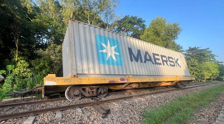 সীতাকুণ্ডে মালবাহী ট্রেনের বগি লাইনচ্যুত