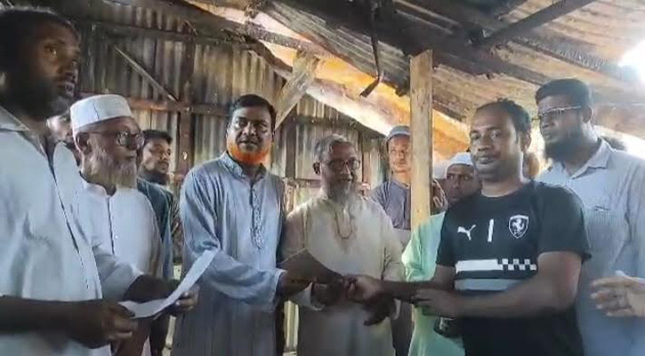 মহালছড়িতে অগ্নিকাণ্ডে ক্ষতিগ্রস্তদের মাঝে জামায়াতের আর্থিক সহায়তা