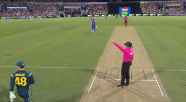 গ্যাবায় বজ্রপাতের আতঙ্ক, ভারতের ঝড়ো সূচনার পর বন্ধ খেলা