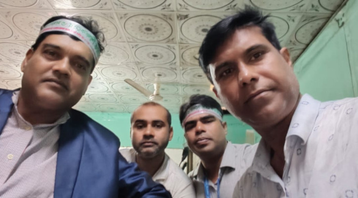 শাহবাগ থানায় ৫ শিক্ষকের ১৮ ঘণ্টা, কর্মসূচি চালিয়ে যাওয়ার আহ্বান