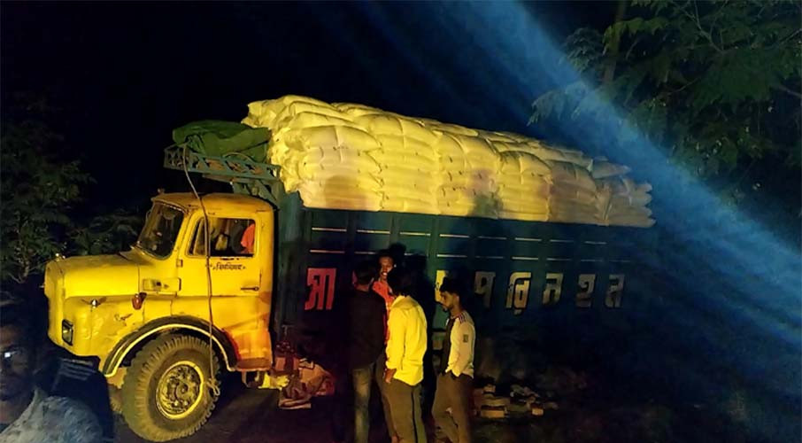 চুয়াডাঙ্গায় ৪০০ বস্তা অবৈধ ইউরিয়া সার জব্দ, জেল ও জরিমানা