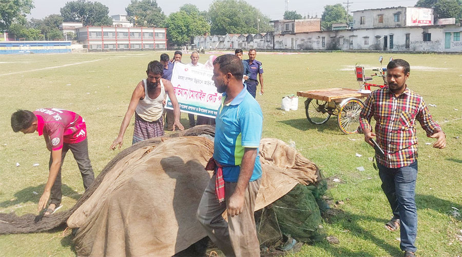 মাগুরায় চিত্রা নদী থেকে অবৈধ চায়না দুয়ারী জাল জব্দ
