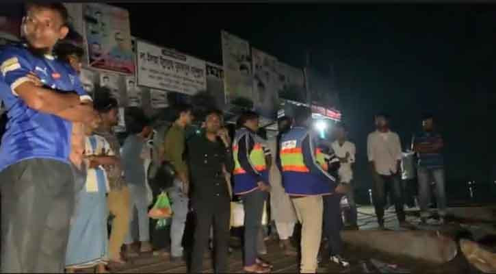 খুলনায় ট্রলার পন্টুনে ধাক্কা লেগে ২ যাত্রী নিখোঁজ