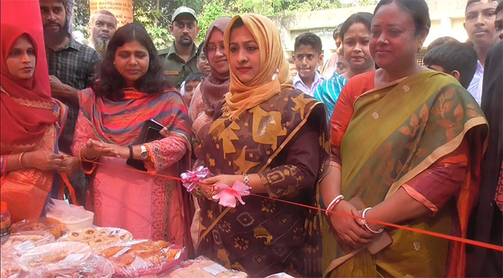 জুলাই পূনর্জাগরণে নড়াইলে উদ্যোক্তা মেলা ও পিঠা উৎসব