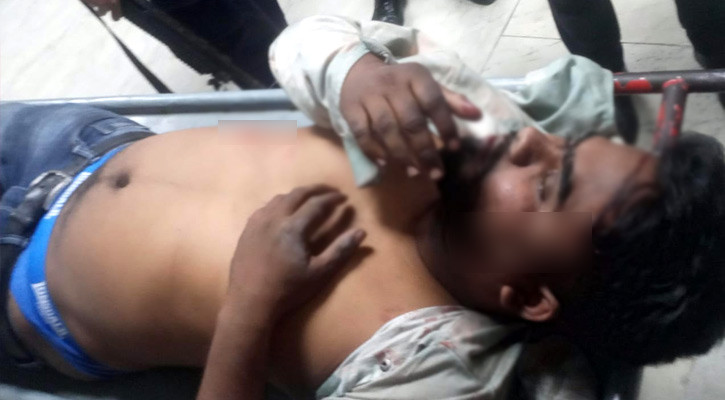 বাংলামোটরে বাইকে করে ককটেল বিস্ফোরণ করা যুবককে গণপিটুনি