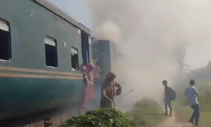 ইঞ্জিনে আগুন, ময়মনসিংহ-নেত্রকোনায় ট্রেন চলাচল বন্ধ