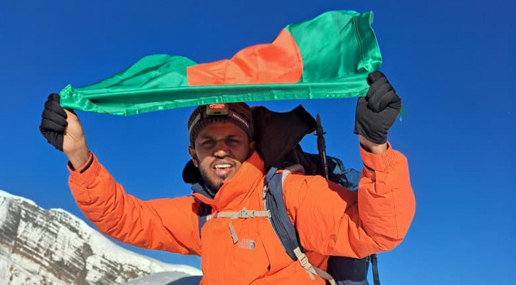 চুলু ফার ইস্ট পর্বতের শিখর ছুঁয়েছেন পর্বতারোহী ইমরান