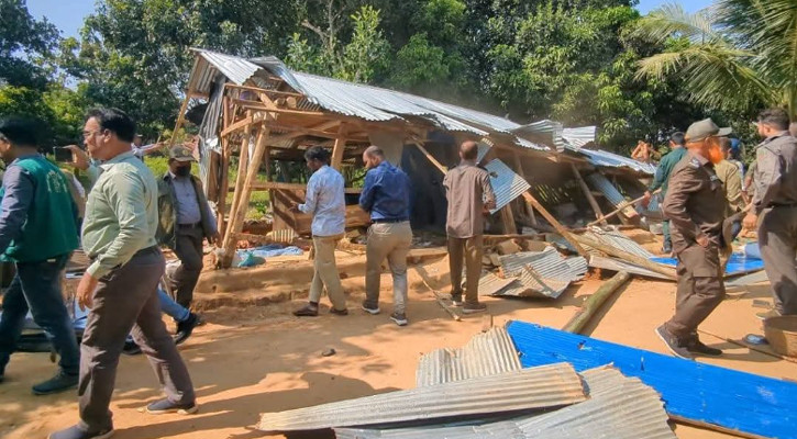ফটিকছড়ির হাসনাবাদে দুই একর বনভূমি উদ্ধার
