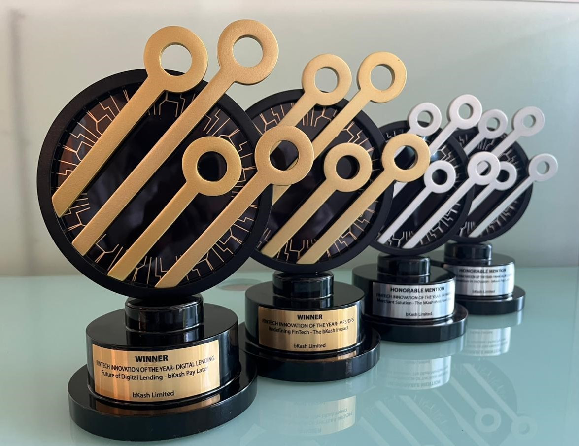 বাংলাদেশ ফিনটেক অ্যাওয়ার্ডে ৪ পুরস্কার জিতলো বিকাশ