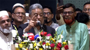 অন্তর্বর্তী সরকারও হাসিনার মতো সিদ্ধান্ত চাপিয়ে দিতে চাইছে: আমীর খসরু