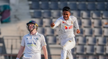 ক্যাচ মিসের মহড়ায় অলউইকেটের সুযোগ হারাল বাংলাদেশ