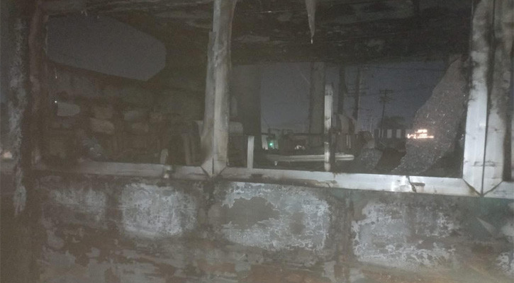 গাজীপুরে বাসে আগুন