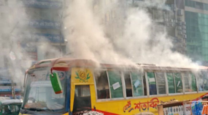এবার মিরপুরে শতাব্দী বাসে আগুন