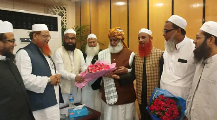 বাংলাদেশে এলেন মুফতি ফজলুর রহমান