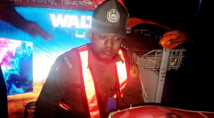 শাহজালাল বিমানবন্দরের প্রবেশপথে ককটেল বিস্ফোরণ, আনসার সদস্য আহত