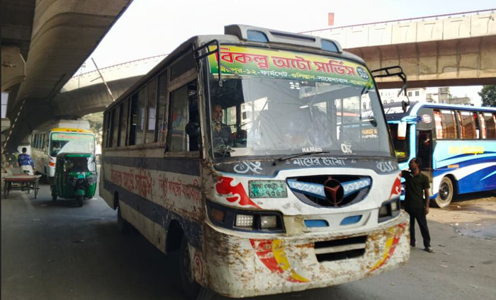 গণপরিবহন চলাচল স্বাভাবিক, দূরপাল্লায় যাত্রী সংকট