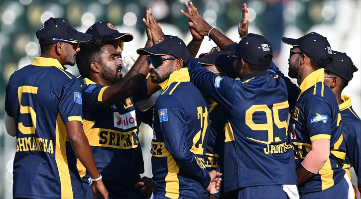 দেশে ফিরতে চান লঙ্কান ক্রিকেটাররা, বোর্ডের কড়া হুশিয়ারি