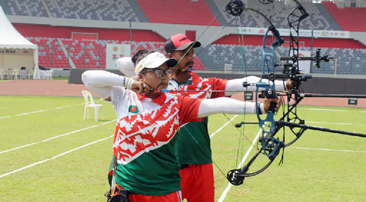 ফাইনালে হোঁচট, রুপায় থামল বন্যা-হিমুর স্বপ্ন