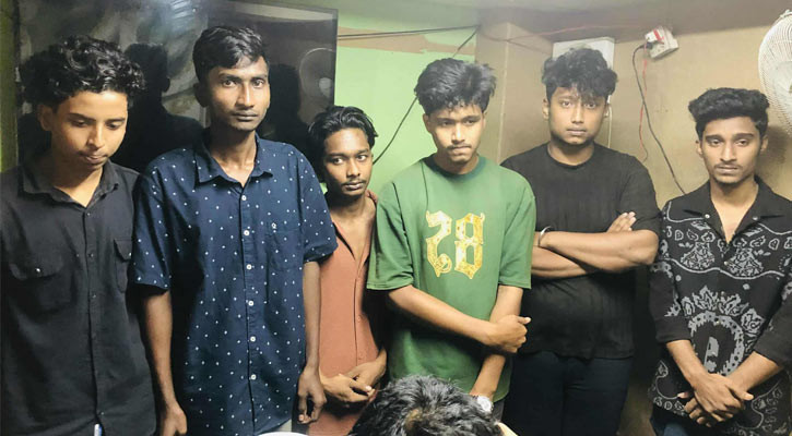 ফেনীতে মিছিলের চেষ্টাকালে নিষিদ্ধ ছাত্রলীগের ৬ কর্মী গ্রেপ্তার