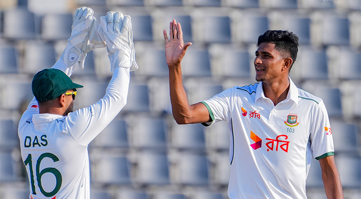 জয়-শান্তর সেঞ্চুরির পর বোলারদের দাপটে জয়ের পথে বাংলাদেশ