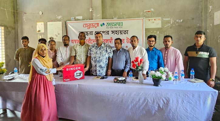 বসুন্ধরা শুভসংঘের উদ্যোগে মনপুরার অসচ্ছল নারীরা পেলেন সেলাই মেশিন