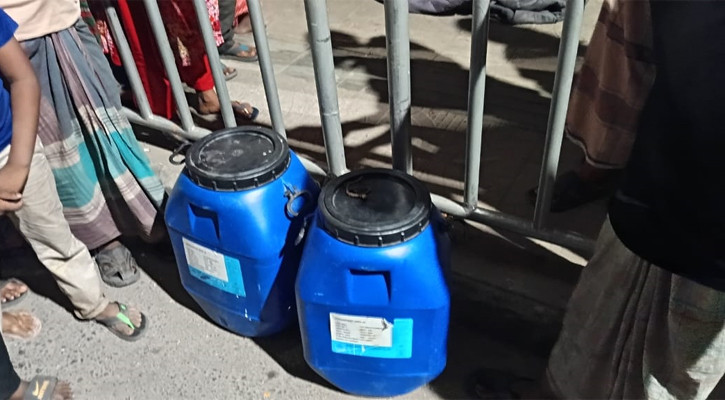 জাতীয় ঈদগাহের পাশে ড্রামে মেলা লাশ পুরুষের, মুখমণ্ডলে লম্বা দাড়ি