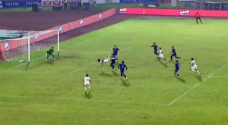 হামজার জোড়া গোলে এগিয়ে গেল বাংলাদেশ