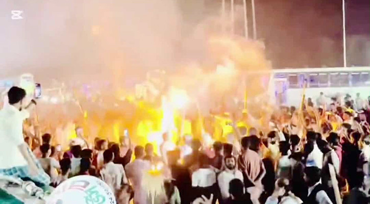 আনোয়ারায় বিএনপি প্রার্থীর মনোনয়ন বাতিলের দাবি, বিক্ষোভ-মশাল মিছিল