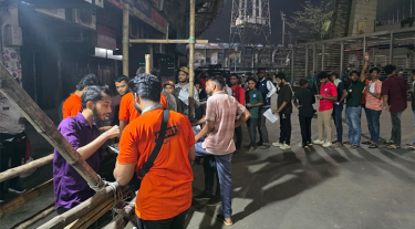 বাংলাদেশের খেলা দেখতে লম্বা লাইন, নেই লকডাউনের কোনো প্রভাব