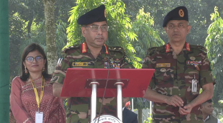 দেশের ৫০ ভাগ নারী, তাদের বাদ দিয়ে উন্নয়নের চিন্তা করলে তা ভুল হবে: সেনাপ্রধান