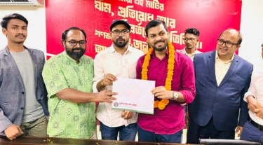 এনসিপির প্রার্থী হিসেবে মনোনয়নপত্র জমা দিলেন অ্যাডভোকেট সাকিল