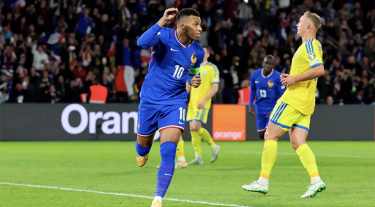 এমবাপ্পের জোড়া গোলে দারুণ জয়ে বিশ্বকাপ নিশ্চিত করল ফ্রান্স