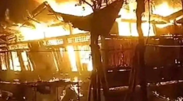 ঝালকাঠিতে ছাত্রলীগ নেতার বাড়িতে আগুন