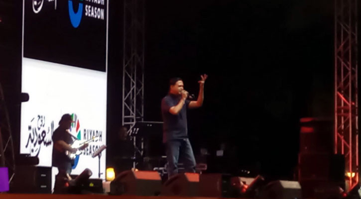 সৌদি প্রবাসীদের গানে গানে মাতালেন শিল্পী আসিফ