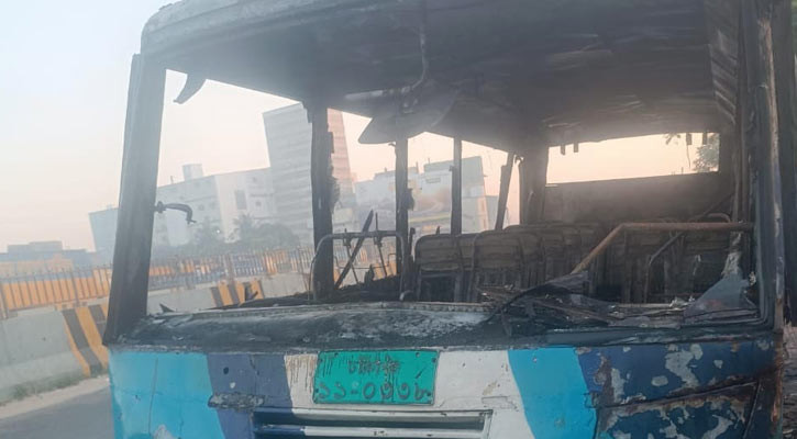 নারায়ণগঞ্জে বাসে আগুন