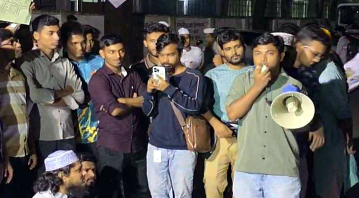 যৌন নিপীড়নে অভিযুক্ত ঢাবি শিক্ষককে বহিষ্কারে শিক্ষার্থীদের আল্টিমেটাম