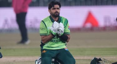 ‘আল্লাহ যা লিখে রেখেছেন, তাই হয়’—রেকর্ড সেঞ্চুরির পর বললেন বাবর