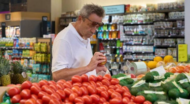 ডজন খানেক খাদ্যপণ্যে শুল্ক প্রত্যাহার করলেন ট্রাম্প