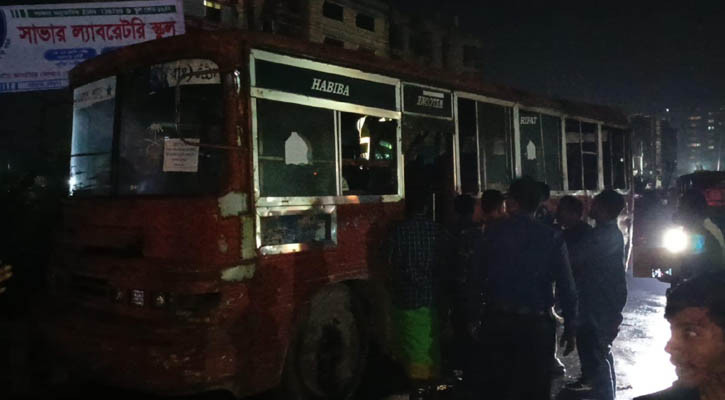সাভারে শ্রমিক পরিবহনকারী মিনিবাসে আগুন