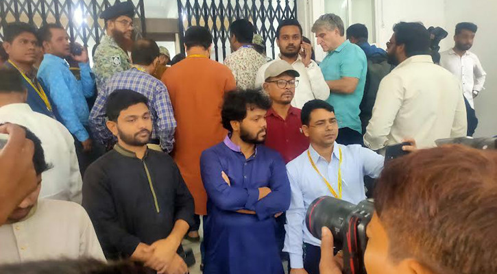 হাসিনার রায় শুনতে ট্রাইব্যুনালে মুগ্ধের ভাই ও ওসমান হাদি