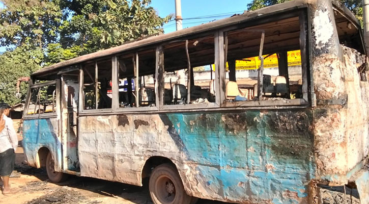 আশুলিয়ায় মিনিবাসে আগুন