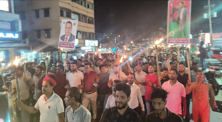 ফটিকছড়িতে বিএনপির প্রার্থী পরিবর্তনের দাবিতে মানববন্ধন ও মশাল মিছিল