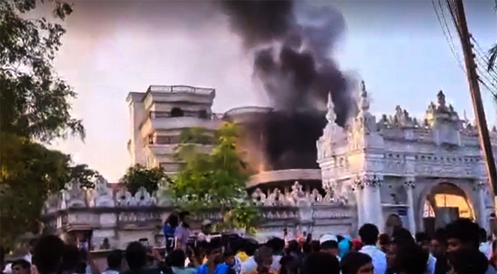 উত্তরায় সাবেক এমপির ভাই নাদিম হাসানের বাড়িতে অগ্নিকাণ্ড