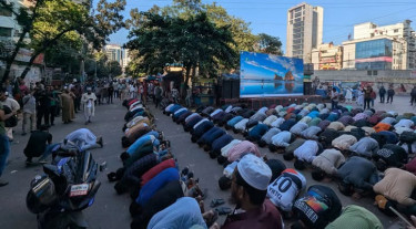 শেখ হাসিনার মৃত্যুদণ্ডের সাজা শুনেই সেজদায় লুটিয়ে পড়লেন ছাত্র-জনতা