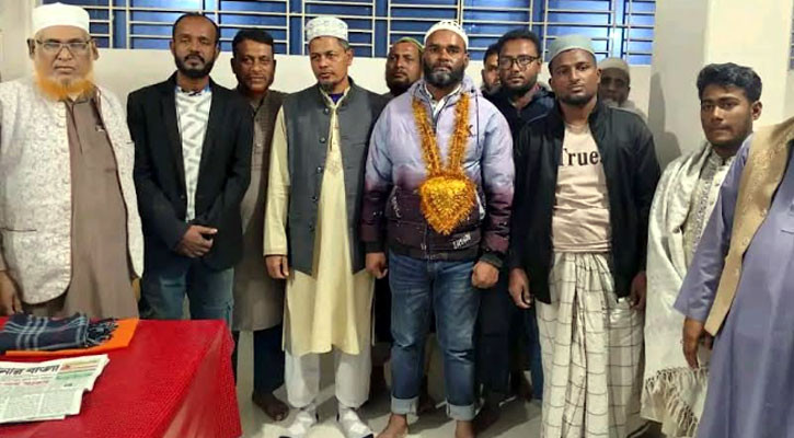 ঝালকাঠিতে জামায়াতে যোগ দিলেন বিএনপির ২০ নেতাকর্মী