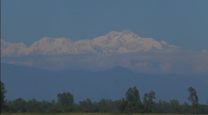 দুই সপ্তাহ পর আবার কাঞ্চনজঙ্ঘার দেখা মিলল পঞ্চগড় থেকে