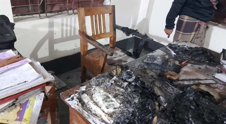 মাগুরা মোহাম্মদপুরে গ্রামীণ ব্যাংকে আগুন