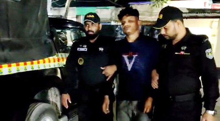 ফরিদগঞ্জে বিক্রয় প্রতিনিধিকে গুলি করে হত্যা, প্রধান আসামি লিয়াকুর গ্রেপ্তার