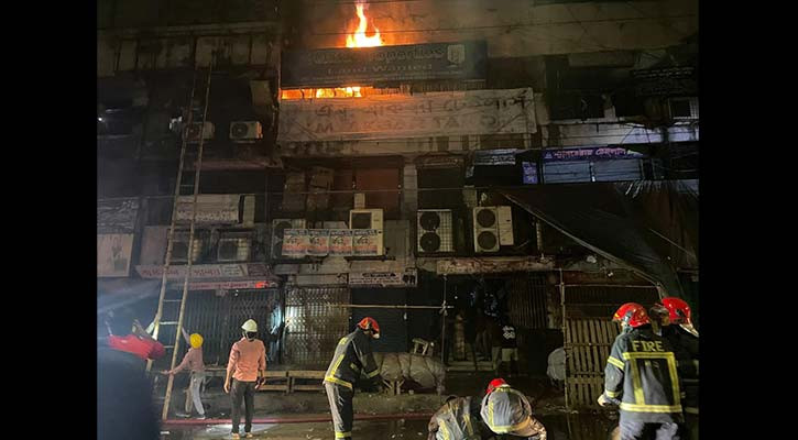 গুলিস্তানের রমনা ভবনের আগুন নিয়ন্ত্রণে