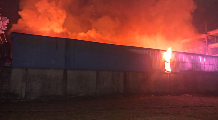 গাজীপুরে ঝুট গুদামে আগুন, কোটি টাকা ক্ষয়ক্ষতি